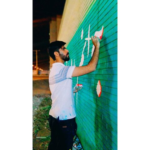 تصاوير/فعاليت جوانان خوش ذوق  گروه جهادي ٣١٣ منتظران حضرت موعود(عج) در زيباسازي شهر بندرعباس با ديوار نويسي