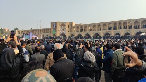 تصاویری از اعتراض مردم اصفهان در بستر خشک زاینده رود