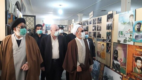 بازدید رئیس حوزه های علمیه از نمایشگاه و گنجینه شهدای ورامین