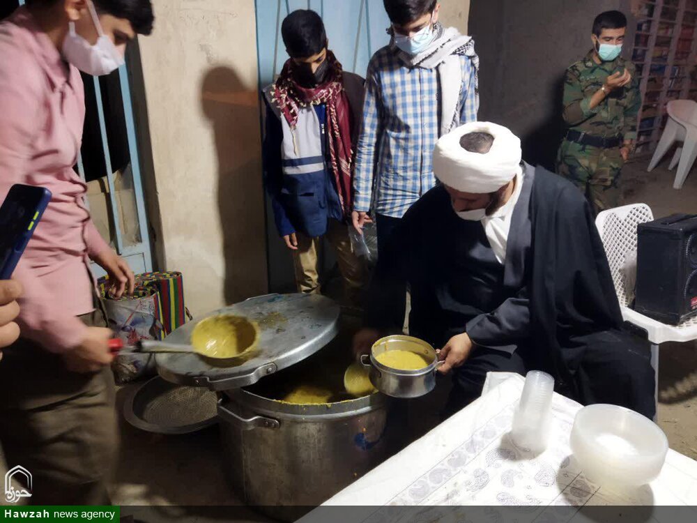 کمک رسانی طلاب مدرسه امام خمینی(ره) تهران به مردم زلزله زده هرمزگان + عکس
