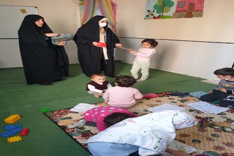 تصاویر/ برگزاری مسابقه شعرخوانی و نقاشی برای کودکان در مدرسه علمیه فاطمة الزهرا (س) سلماس