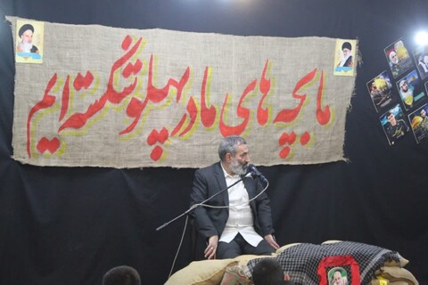 تصاویر/ مراسم شبی با شهدا در مدرسه علمیه امام خمینی (ره) خوی