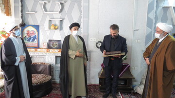 تصاویر/ دیدار با خانواده شهید فخری زاده در منزل پدری ایشان در قم