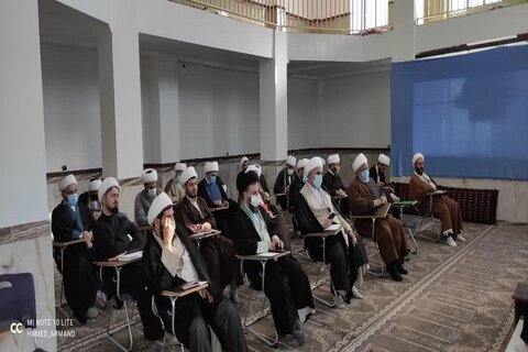 تصاویر/  دوره آموزشی مخاطب شناسی و جذب جوانان با حضور روحانیون اسلام آبادغرب و دالاهو