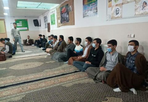 تصاویر/ برنامه بصیرت سیاسی به مناسبت هفته بسیج در مدرسه علمیه امام صادق (ع) بیجار