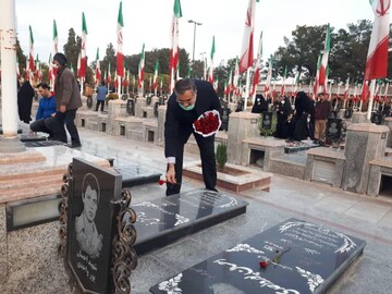 تجدید میثاق خادمیاران رضوی با شهدای کاشان