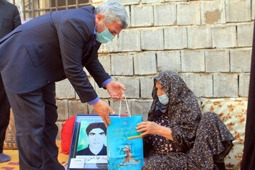 خانه کاه‌گلی مادر یک شهید میزبان فعالان مسجدی