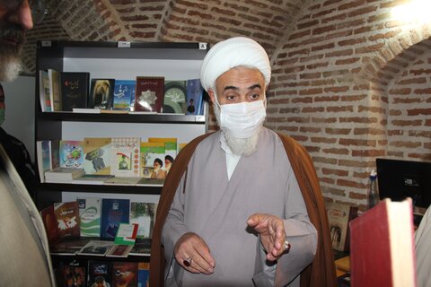 تصاویر / بازدید رئیس شورای حوزه علمیه استان قزوین از کتابخانه مدرسه علمیه سردارین