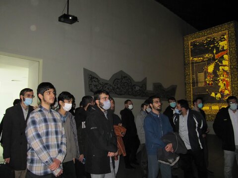 تصاویر/ بازدید طلاب جامعه علمیه امیرالمومنین(ع) تهران از باغ‌موزه انقلاب اسلامی و دفاع مقدس