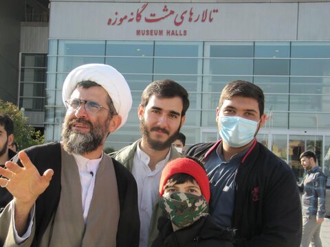 تصاویر/ بازدید طلاب جامعه علمیه امیرالمومنین(ع) تهران از باغ‌موزه انقلاب اسلامی و دفاع مقدس
