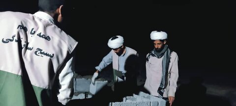 تصاوير/حضور گروه جهادی حاج عبدالله والی شهرستان بشاگرد در مناطق زلزله زده بخش فین