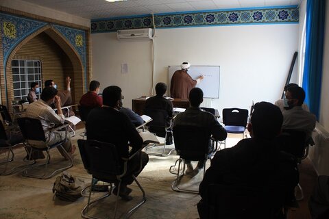 تصاویر/ برگزاری کلاسهای درس در مدرسه علمیه امام خمینی(ره) شهر کرمانشاه