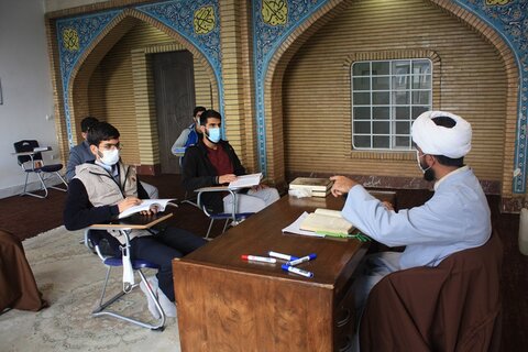 تصاویر/ برگزاری کلاسهای درس در مدرسه علمیه امام خمینی(ره) شهر کرمانشاه