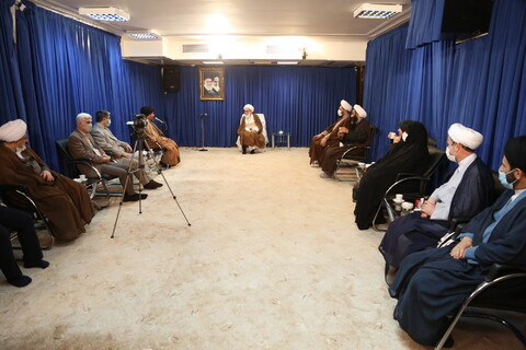 تصاویر/ دیدار تعدادی از نمایندگان مجلس با آیت الله العظمی نوری همدانی بمناسبت روز مجلس