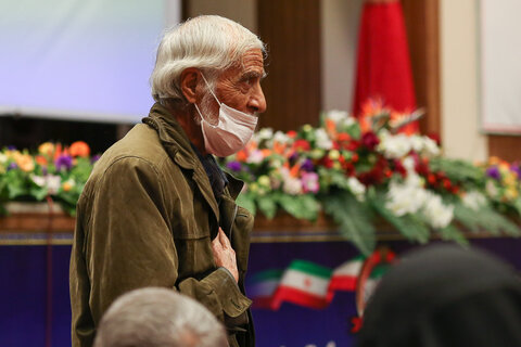 تصاویر / تقدیر از خانواده شهدا وایثارگران لشگر 16 زرهی با حضور امام جمعه قزوین