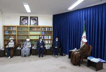 تصاویر/ دیدار اعضای ستاد راهبری فناوری‌های هوشمند حوزه های علمیه با آیت الله اعرافی