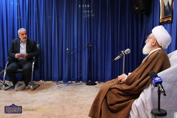 باید در سایه دانش به خودکفایی و بی نیازی دست پیدا کنیم