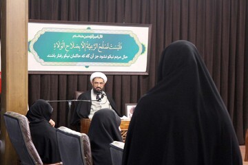 تصاویر / دیدار جمعی از دانش آموختگان حوزه‌ علمیه خواهران همدان با نماینده ولی فقیه در استان