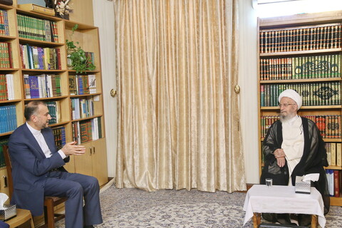 تصاویر / دیدار وزیر امور خارجه با آیت الله العظمی مکارم شیرازی