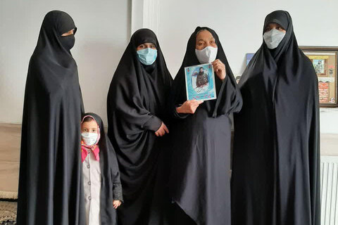 تجلیل از خانواده شهدای مدافع حرم یزدی به مناسبت روز پرستار