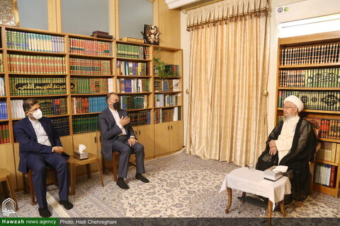 بالصور/ وزير الخارجية الإيراني يلتقي بمراجع الدين والعلماء بمدينة قم المقدسة