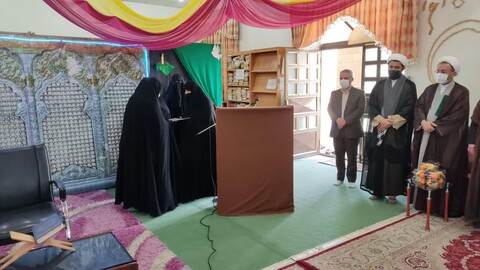 مراسم تکریم و معارفه مدیر مدرسه علمیه خواهران مسجدسليمان برگزار شد