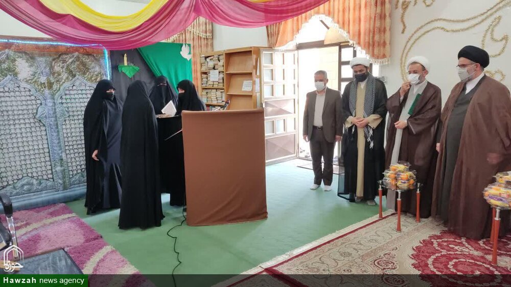 مراسم تکریم و معارفه مدیر مدرسه علمیه خواهران مسجدسلیمان برگزار شد