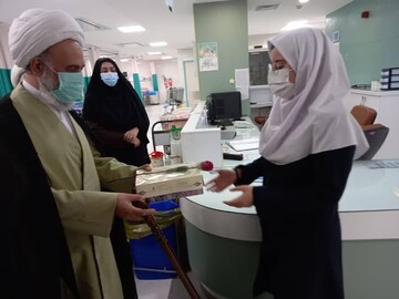 امام جمعه آران و بیدگل از پرستاران تجلیل کرد