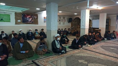 تصاویر/ درس اخلاق طلاب مدرسه علمیه امام صادق بیجار با حضور حجت الاسلام والمسلمین بیگلری