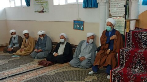 تصاویر/ درس اخلاق طلاب مدرسه علمیه امام صادق بیجار با حضور حجت الاسلام والمسلمین بیگلری