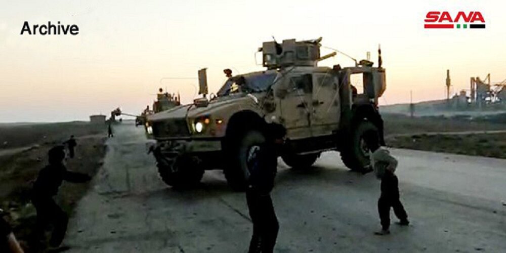 Locals in Qamishli countryside intercept a US occupation convoy