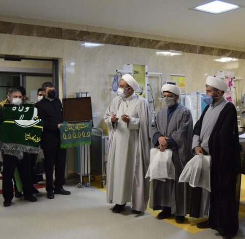 حضور خدام آستان قدس رضوی و طلاب مدرسه علمیه امام حسن مجتبی(ع) شفق تهران در بیمارستان شهید مدرس