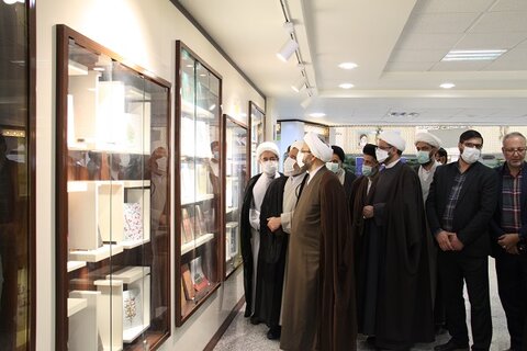بازدید رئیس دفتر تبلیغات اسلامی از نمایشگاه دستاوردهای پژوهشی حوزه‌های علمیه خواهران