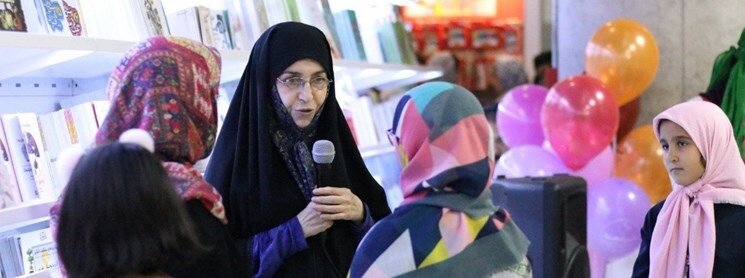 از پاریس تا ایران ؛ تلاش بانوی هنرمند فرانسوی برای انتقال مفاهیم اسلامی به کودکان