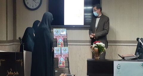 رونمایی از کتاب های تألیفی کانون فرهنگی مهنا در مدرسه علمیه الزهرا علیهاالسلام تهران