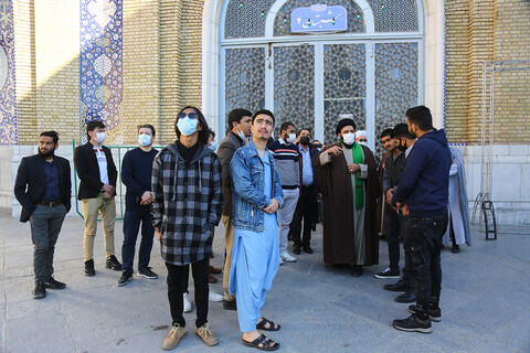 تشرف جمعی از فعالان فرهنگی اهل سنت به حرم حضرت معصومه