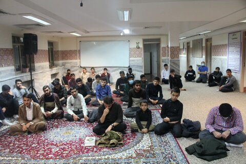 تصاویر/ سخنرانی حجت الاسلام خرم آبادی در جمع طلاب مدرسه علمیه قروه