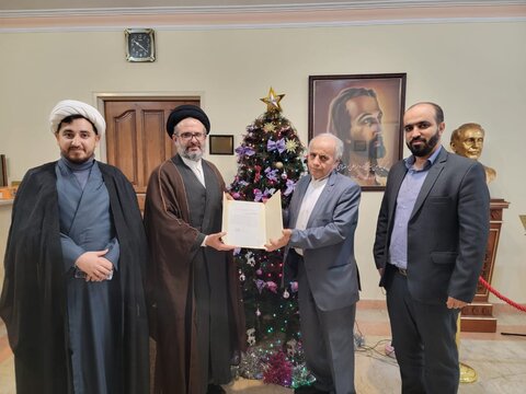دیدار حجت‌الاسلام‌والمسلمین حسینی کوهساری با رئیس در انجمن آشوریان تهران