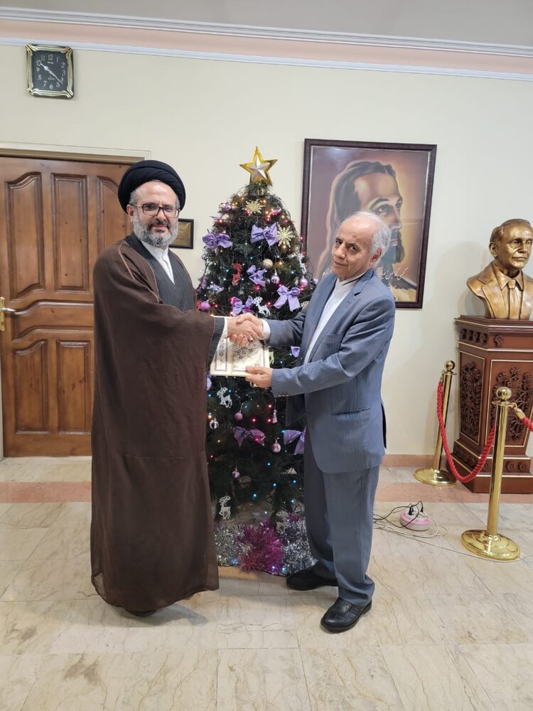 ابلاغ پیام تبریک آیت الله اعرافی به رئیس انجمن آشوریان ایران