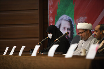 تا زمانی که فطرت انسان ذلت در مقابل دنیای استعمار را نپذیرد تنها راه مقاومت است