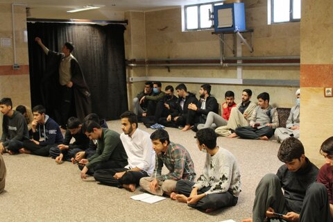 تصاویر/برگزاری «کرسی آزاداندیشی» در مدرسه علمیه امام صادق (ع) قروه