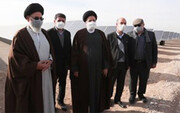 رئیس جمهور از سه واحد صنعتی، تولیدی و خورشیدی یزد بازدید کرد