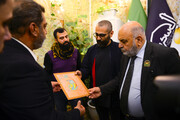 تصاویر/ اهدا آثار هنری هنرمندان ایرانی به موزه عتبه حسینی
