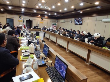 حسینی: راز پیروزی انقلاب وحدت میان حوزه و دانشگاه بود / پناهی: دشمن از طریق نفوذ به دنبال کاهش جمعیت ایران است