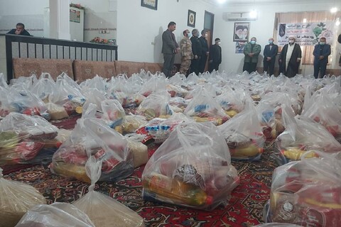 تصاویر/ توزیع بسته های معیشتی در شهرستان پلدشت