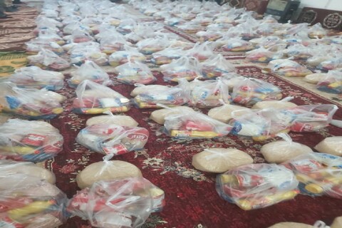 تصاویر/ توزیع بسته های معیشتی در شهرستان پلدشت