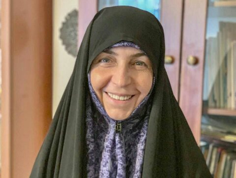 پیرس سے ایران تک؛ فرانسیسی آرٹسٹ کی بچوں تک معارفِ اسلامی پہنچانے کی جدوجہد کی داستان