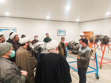 تصاویر/ بازدید جمعی از طلاب شرکت کننده در دوره سیاسی حوزه اصفهان از شرکت هواپیما سازی(هسا)