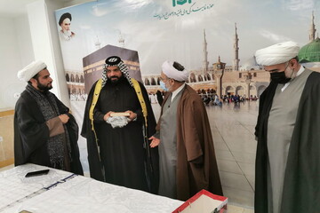 تقدیر بعثه رهبری از پدر ۴ شهید عراقی + عکس