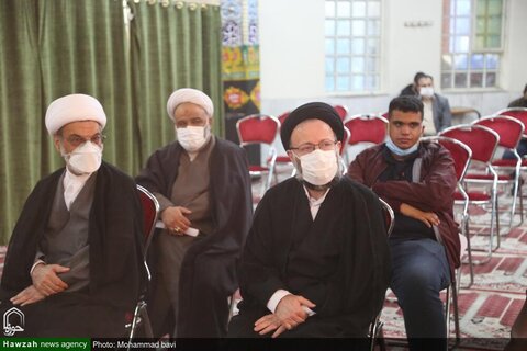 بالصور/ طلاب العلوم الدينية وطلاب الجامعة في محافظة خوزستان يلتقون ممثل الولي الفقية في خوزستان